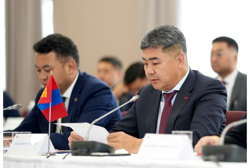 Гурван улсын хилийн зөвлөгөөн Эрхүүд үргэлжилж байна
